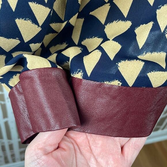 THML Abstract Geometric Printed Faux Leather Trim Blouse L - Picture 7 of 8
